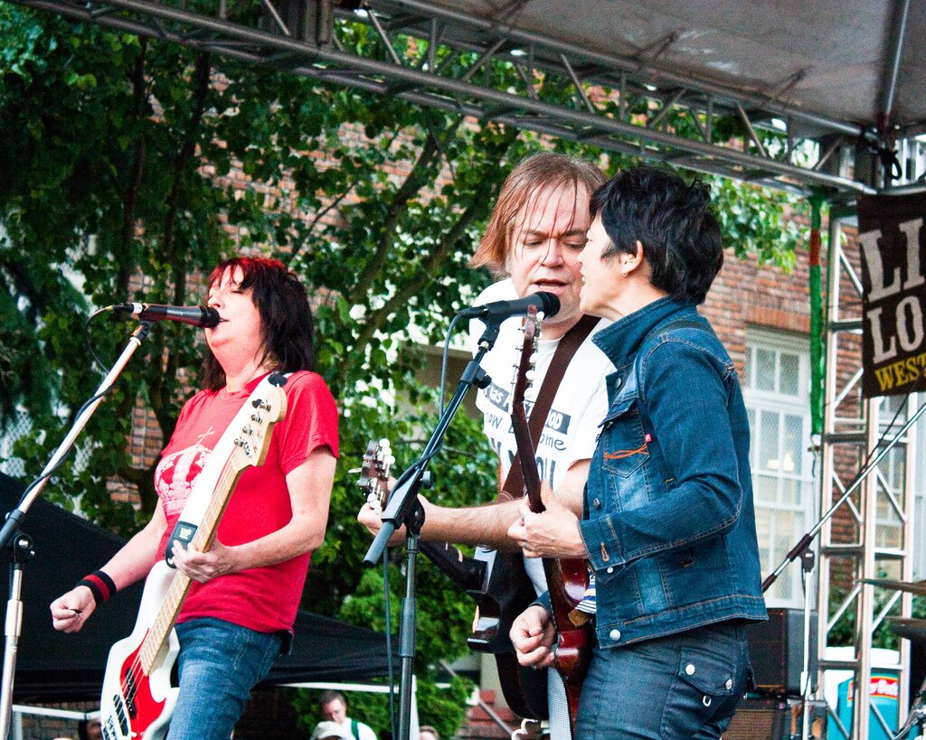 Our Flickr pool's smohundro snapped this photo of the Fastbacks performing at West Seattle's Summerfest.