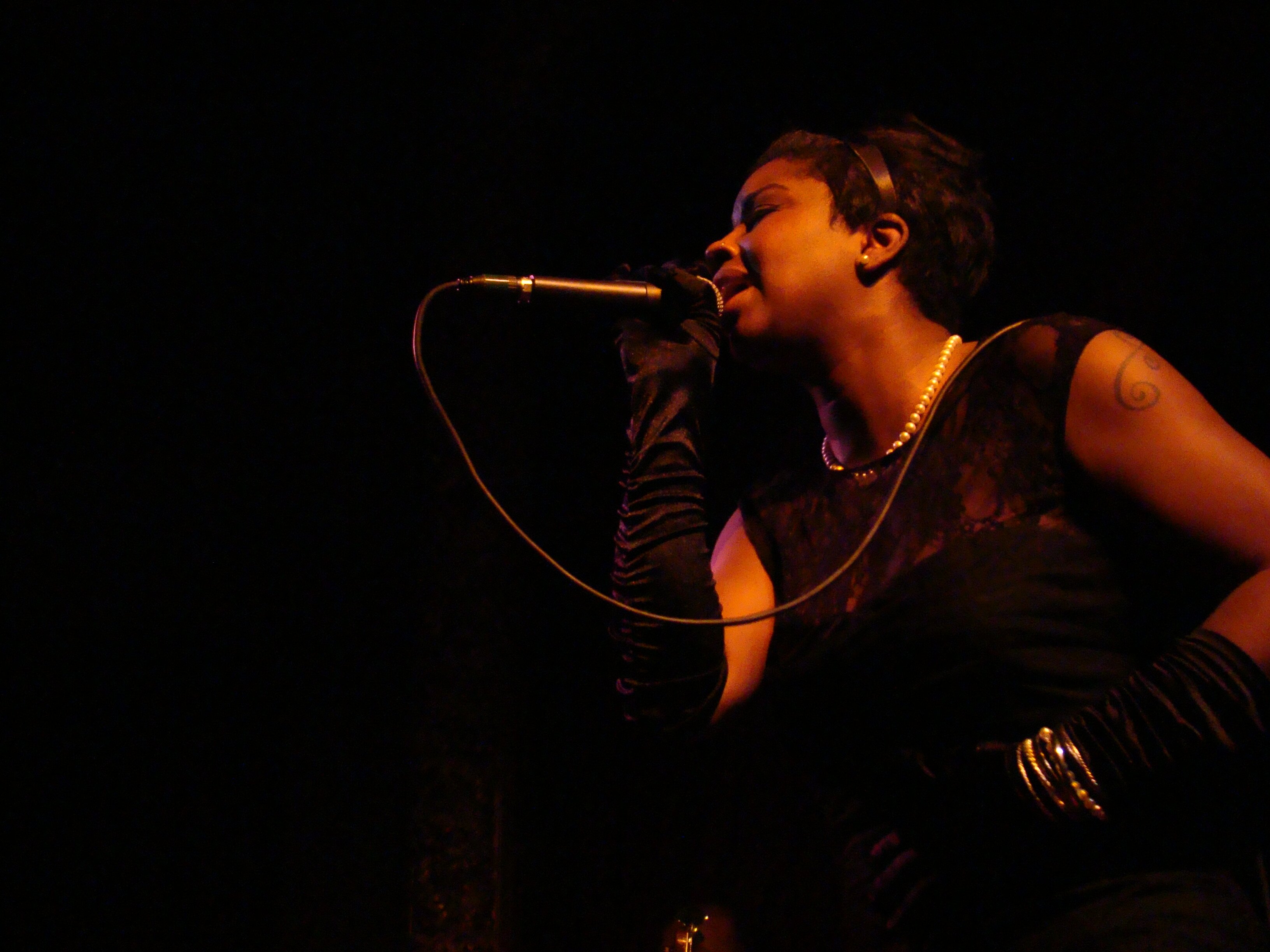 Soul singer Shaprece. (photo by Tony Kay)