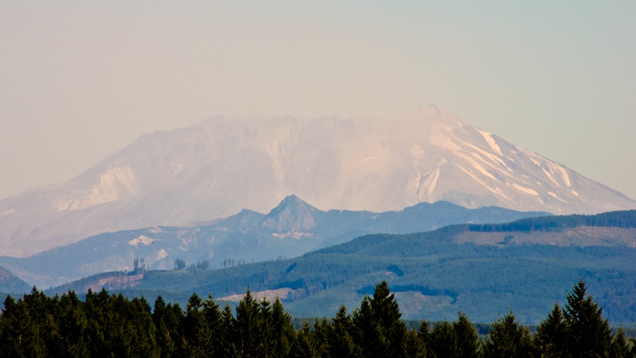 Mount St. Helens, seen from I-5 (Photo: MvB)