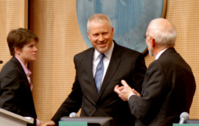 Mayor Mike McGinn, working amiably with Council members Sally Clark and Nick Licata, just like he always does (Image: City of Seattle)