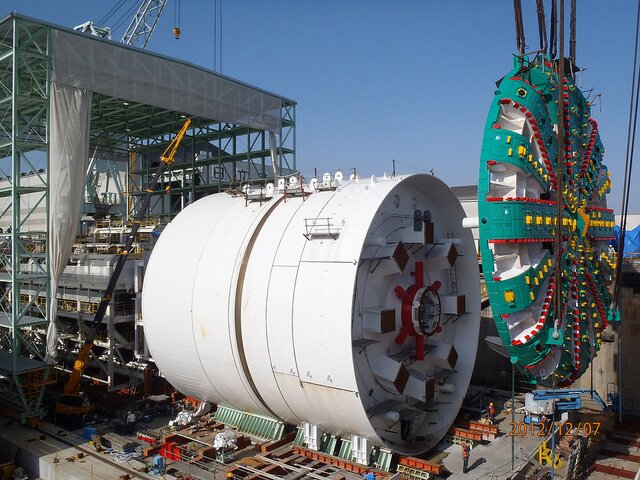Giant cranes lift the 57.5-foot-diameter cutterhead into place on the SR 99 tunnel boring machine in Japan. (Photo: WSDOT)
