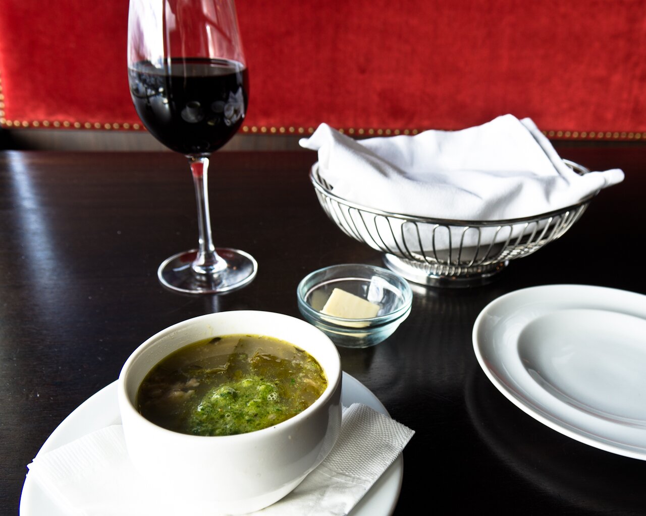 A glass of red, black-eyed-pea soup, and thou at Le Grand Bistro Américain(Photo: MvB)